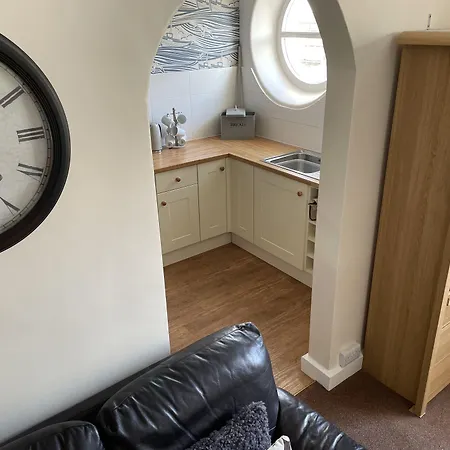 Fayvan Apartment Whitby